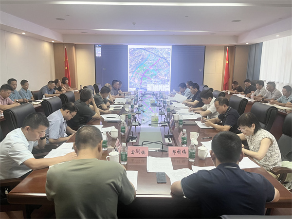 9月21日下午，王奇勇县长在集团党委会议室召开富丰新城片区开发工作推进工作会，县领导詹凯、张晖，县发改委、县财政局、县资规局、县住建局、县林业局、乐动网页版登录入口-乐动（中国）集团、富丰新城投资开发公司、市政公司、徽城镇、郑村镇、富堨镇主要负责同志；县纪委监委、县委组织部负责同志参加会议1。.jpg