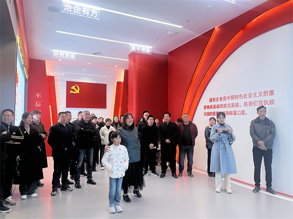 11月30日，黄山乐动网页版登录入口-乐动（中国）集团纪委联合集团妇联开展“树清廉家风，建幸福家园”家庭助廉活动，为营造风清气正的企业政治生态贡献家庭力量。活动邀请了集团各支部书记、近两年来新任职的集团中层干部及其家属等40余人参加，以别样方式共话家风建设，共筑廉洁防线1。.jpg