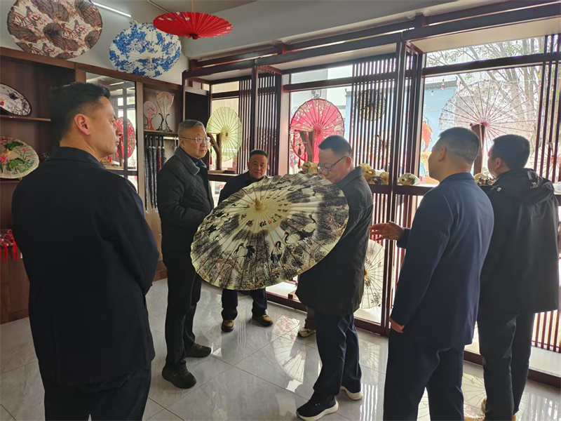 3月8日，洪董陪同汪凯书记一行赴江西婺源婺女洲调研旅游产业.jpg
