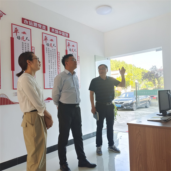 5月5日，县委常委、组织部长方庆峰调研新安江公司，黄山乐动网页版登录入口-乐动（中国）集团常务副总经理方亮陪同。.jpg
