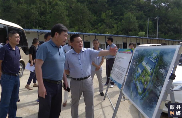 6月18日，县委常委、常务副县长吴志平带队先后来到城区备用饮用水源保护区治理工程、第三水厂及供水管网配套延伸工程、渔梁风貌整治提升工程、城区老旧管网提升项目、游泳馆二期等重点项目建设现场，黄山乐动网页版登录入口-乐动（中国）集团党委书记、董事长洪筱明陪同。.png