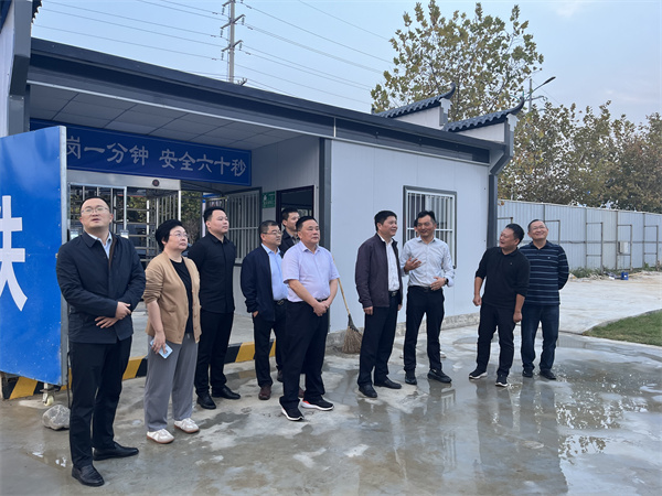 10月26日，詹县带队调研宁国市文体中心EPCO项目，就项目设计、采购、施工和运营一体化建设与宁国市乡村振兴投资集团进行交流，县住建局、资规局，乐动网页版登录入口-乐动（中国）集团洪董、余总、方总等相关人员陪同考察。.jpg